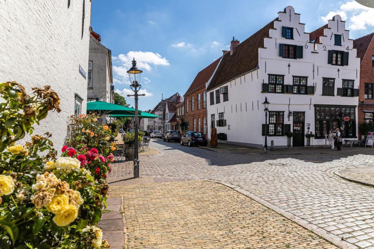 Blumenhaus-Apartment Friedrichstadt Extérieur photo